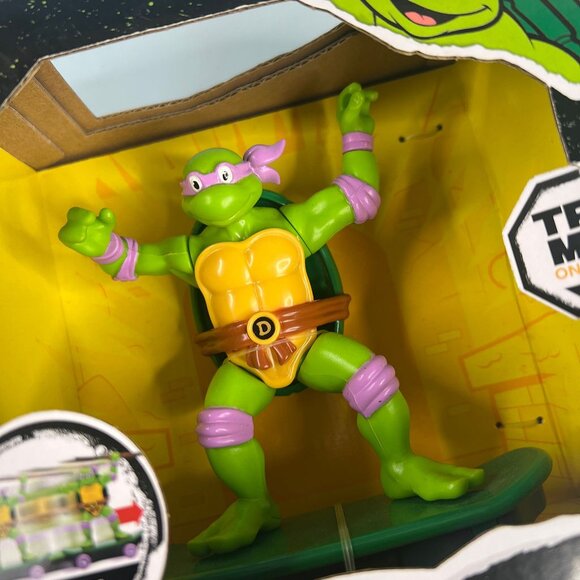 Teenage Mutant Ninja Turtles – Sewer Shredders Donatello Action Figure - Picture 2 of 5